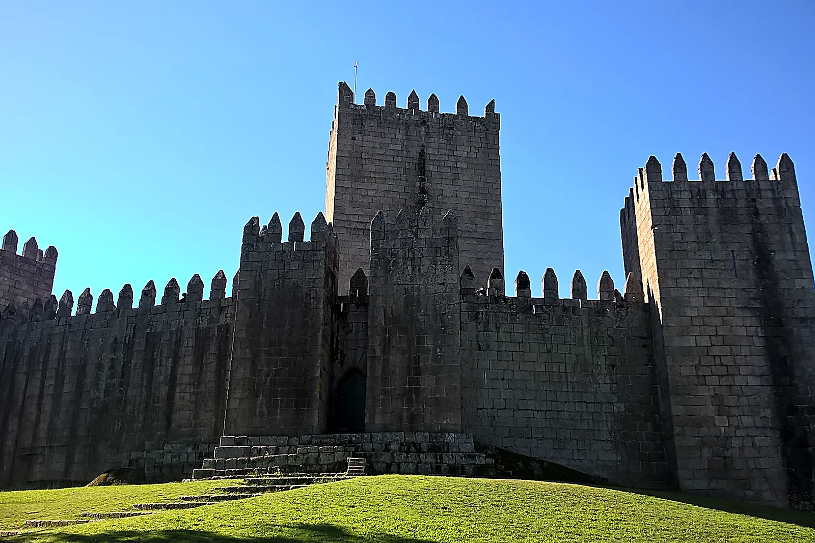 Porto Airport to Guimarães private transfer