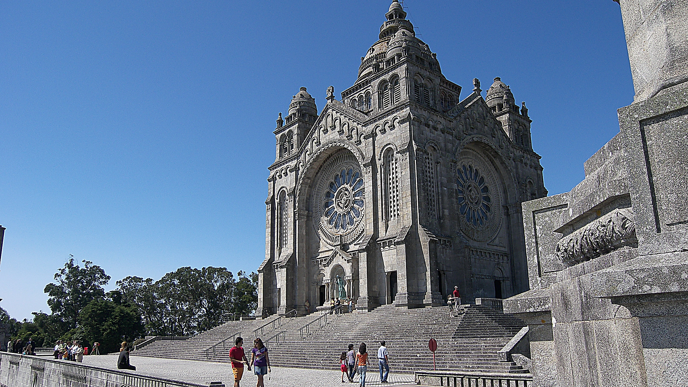 Porto Airport to Viana do Castelo private transfer